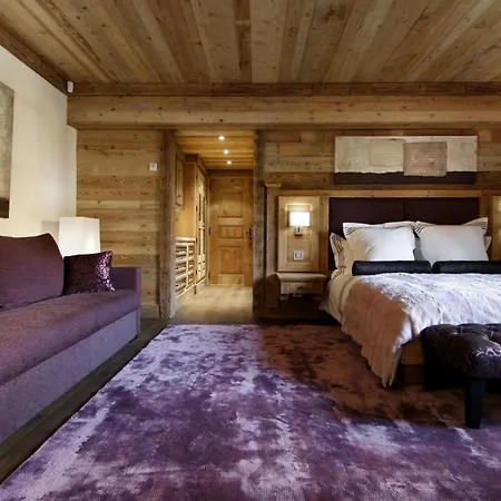 Luxury With Sauna And Jacuzzi In 木屋